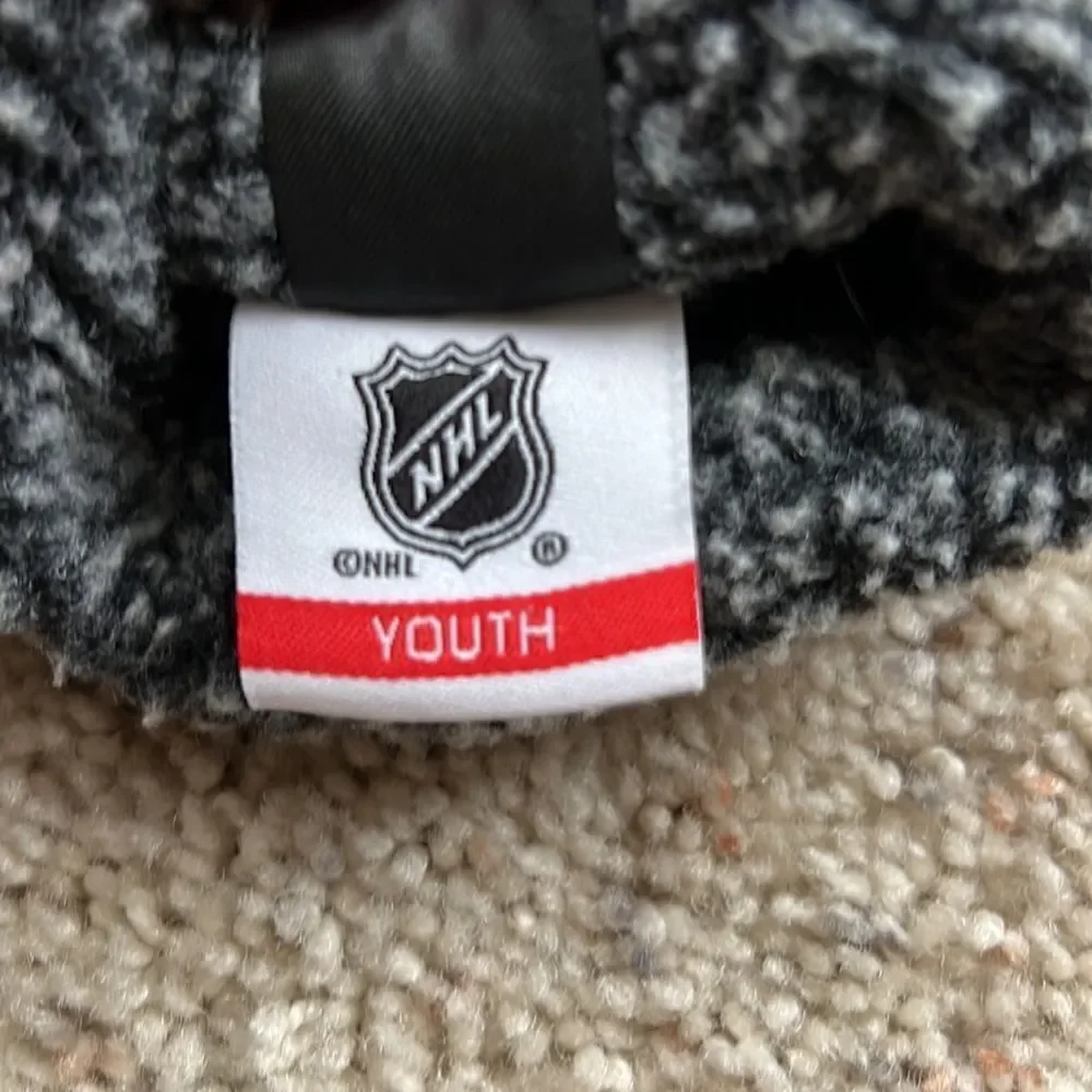Pittsburgh Penquins NHL youth boys mittens size 8-20.